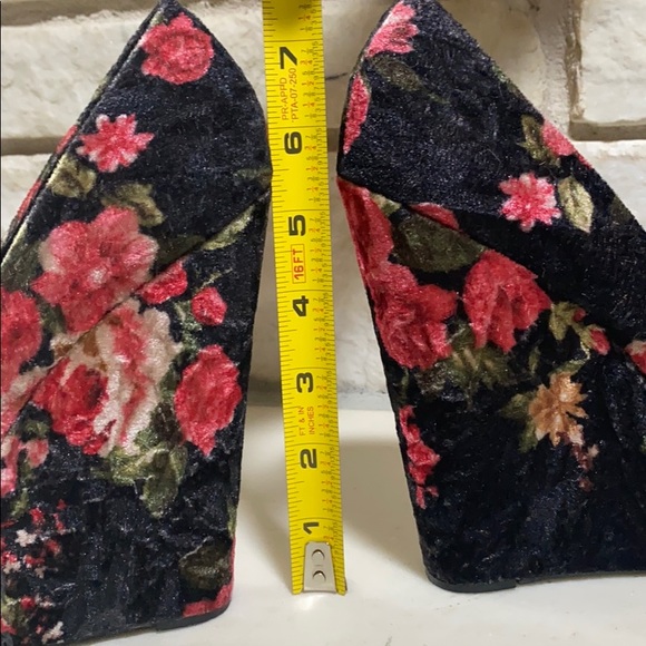 ALDO Platform Wedges AND paired CLUTCH - Picture 6 of 8